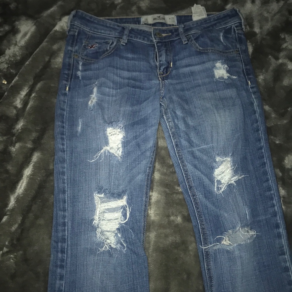 Hollister Low Rise Ripped Jeans ✨